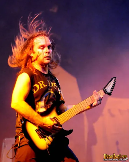 Foto Unearth