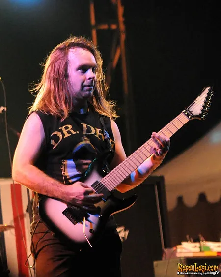 Foto Unearth