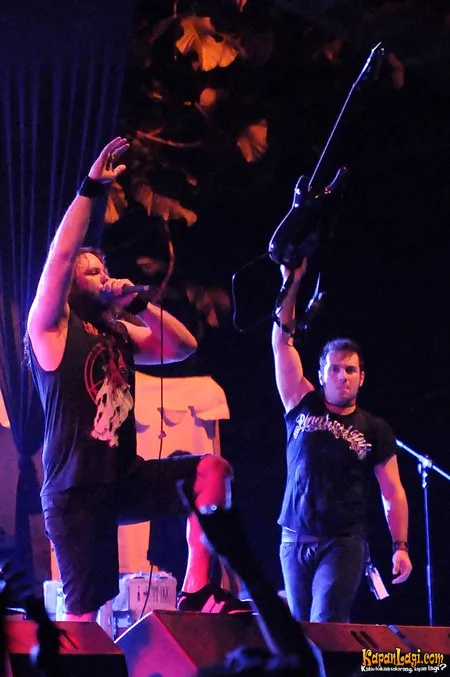 Foto Unearth