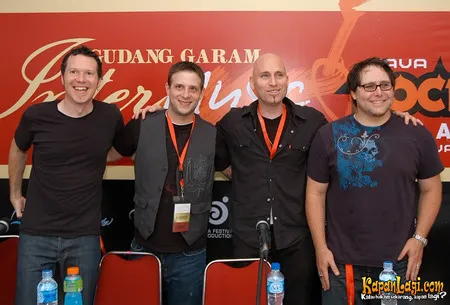 Foto Vertical Horizon