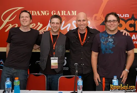 Foto Vertical Horizon