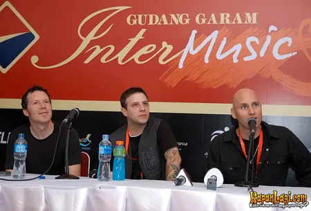 Foto Vertical Horizon
