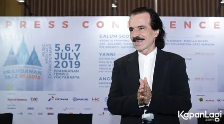 Foto Yanni