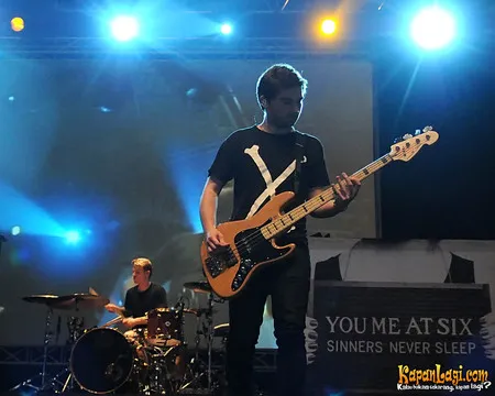Foto You Me At Six