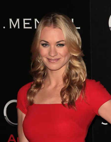 Foto Yvonne Strahovski