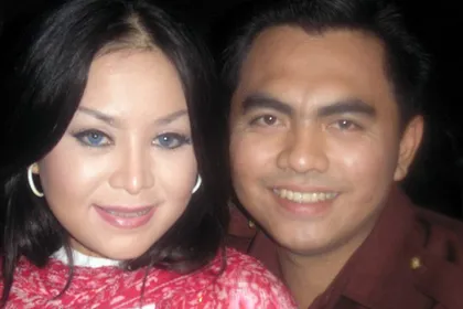 Hasil gambar untuk Annisa Bahar dan <a href='https://pontianak.tribunnews.com/tag/suami' title='suami'>suami</a>