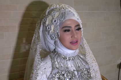 Cantiknya Dewi Perssik Berhijab Syar i KapanLagi com 