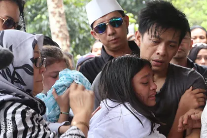 Peluk Ariel NOAH dan Sophia Latjuba Untuk Allea | KapanLagi.com: Video Kapanlagi.com