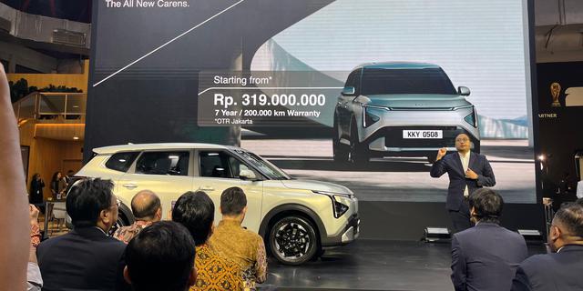 Kia Carens Terbaru Debut di IIMS 2026, Harga Rp 300 Jutaan