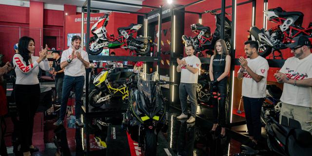 Italjet Indonesia Luncurkan Skuter Premium R200 dan Dragster 700 di IIMS 2026