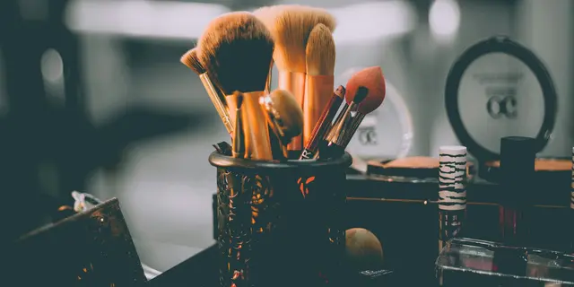 7 Langkah Penting Bersihkan Kuas Makeup agar Kulit Tak Rusak 9