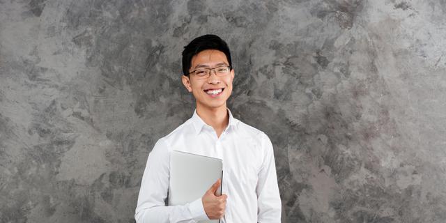 Tetap Gaya di Setiap Kesempatan, Ini Pilihan Kemeja Papa Muda yang Wajib Punya! 1