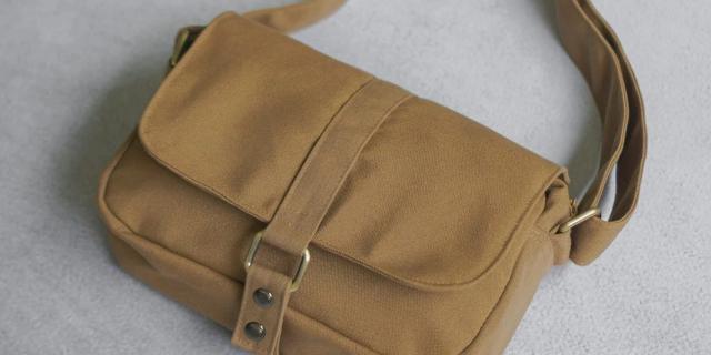 6 Tas Selempang Pria untuk Gaya Serbaguna yang Keren 1