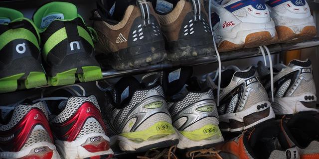 6 Produk Perawatan Sepatu Pria, Penghilang Noda sampai Lem 6