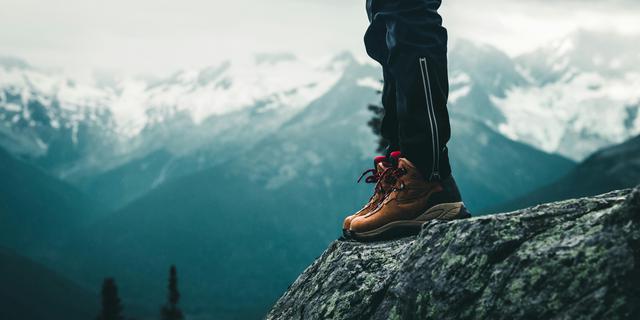 4 Rekomendasi Sepatu Outdoor Pria Trendy untuk Petualangan Maksimal 2