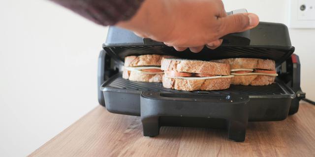 4 Rekomendasi Alat Panggang Praktis untuk Moms Bikin Sarapan Lezat Sat-Set 4