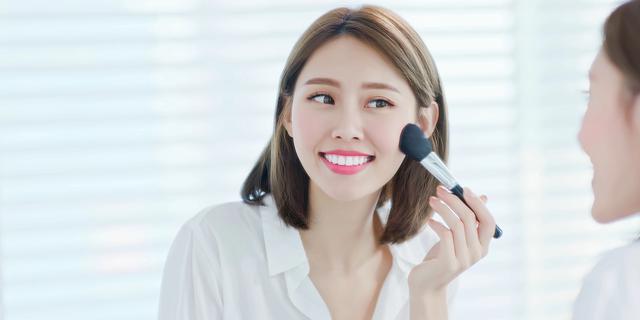 Pilihan Brush Makeup yang Bikin Riasan Lebih Halus dan Paripurna 1