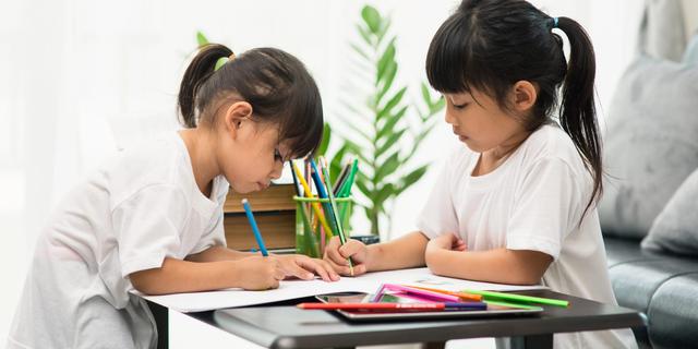 4 Pilihan Meja Belajar Anak yang Praktis dan Kekinian, Bikin Si Kecil Lebih Semangat 8