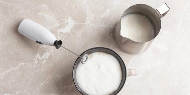 Rekomendasi Milk Frother Favorit untuk Hasilkan Latte ala Kafe di Rumah 9