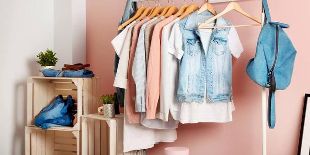 Intip Pilihan Rak Gantung Baju Minimalis yang Bikin Rumah Makin Rapi dan Estetik 7