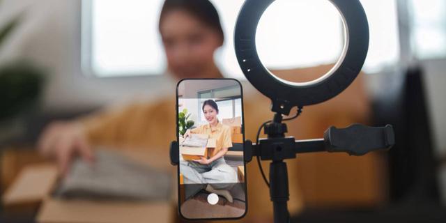 Konten Ramadan Auto Estetik, Ini Deretan Tripod HP Berkualitas yang Wajib Kamu Punya 3