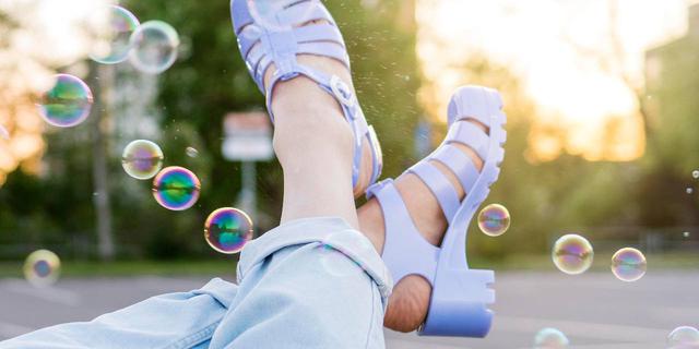 Ringan dan Anti Licin, Intip Rekomendasi Sandal Jelly Wanita yang Jadi Andalan untuk Tarawih 2