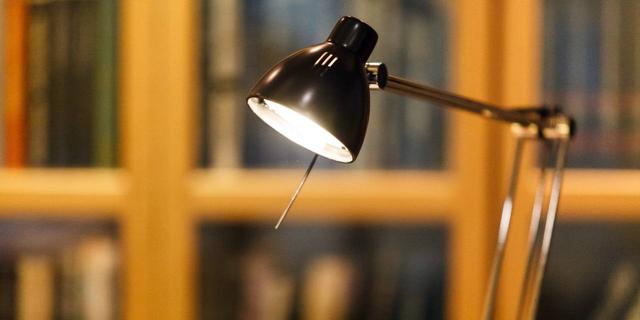 Bukan Cuma Terang, Ini Cara Pilih Lampu Baca yang Ramah dan Nyaman untuk Mata 1