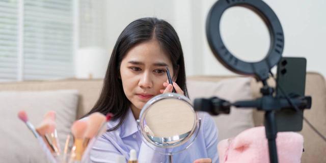 Alis Auto Cetar, Ini Rekomendasi Eyebrow Pomade Kekinian yang Lagi Viral 7