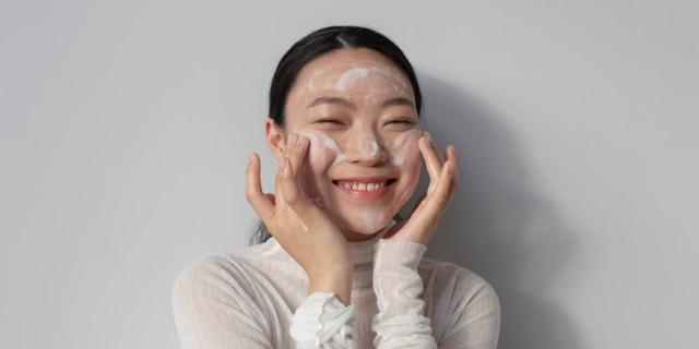Bikin Kulit Tetap Fresh, Ini Pilihan Facial Foam untuk Remaja yang Lembut dan Aman 9