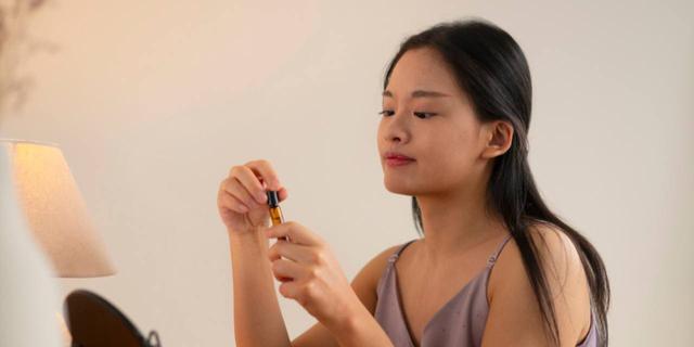 Bye Garis Halus, Intip Rekomendasi Serum Retinol Terbaik yang Bikin Wajah Terlihat Lebih Muda 3