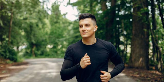 Lari Makin Nyaman! Ini Rekomendasi Kaos Lari Pria Terbaik dengan Harga Terjangkau 1