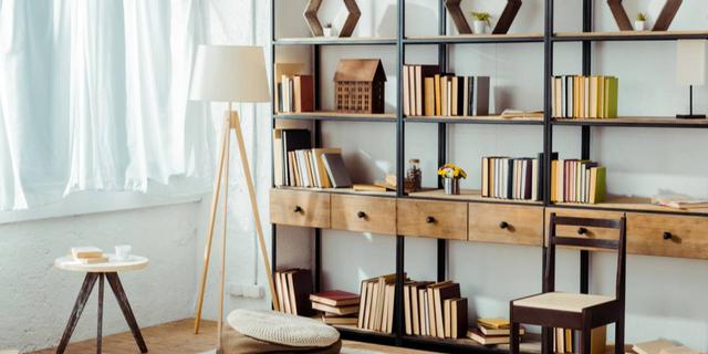 Nggak Cuma Fungsional, Ini Rak Buku Minimalis yang Bikin Sudut Rumah Auto Cantik 3
