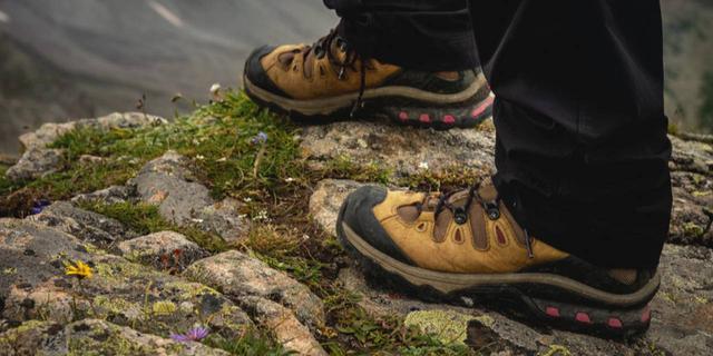 Sepatu Hiking Pria Berkualitas untuk Petualangan Outdoor Tangguh 8