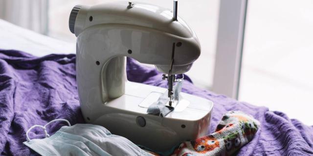 Cocok untuk Pemula, Ini Mesin Jahit Mini Portable yang Praktis Dipakai di Rumah 2