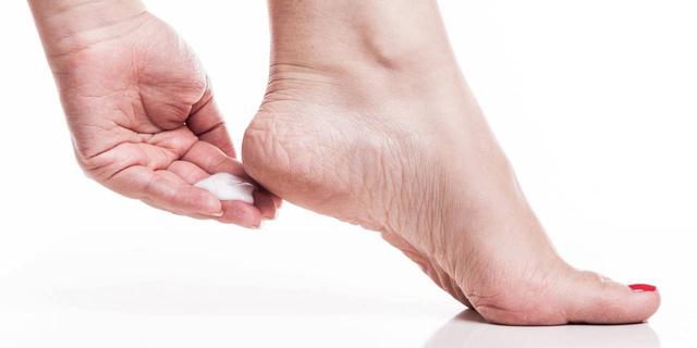 Krim Kaki Jadi Solusi Tumit Pecah-Pecah dan Kulit Kasar, Ini Produk yang Layak Dicoba 3
