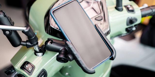 Rekomendasi Phone Holder Motor yang Kokoh dan Aman untuk Temani Aktivitas Driver Online 2