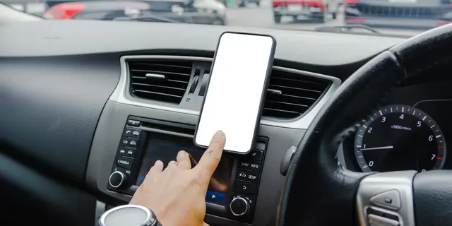 Jangan Taruh HP Sembarangan, Ini Rekomendasi Phone Holder Mobil yang Wajib Dicoba 9