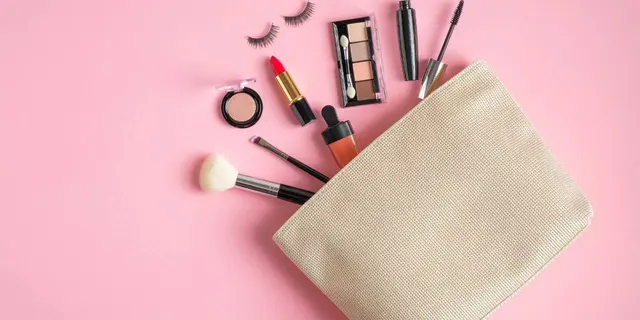 8 Pouch Makeup Estetik yang Bikin Koleksi Riasan Tetap Rapi saat Bepergian 4