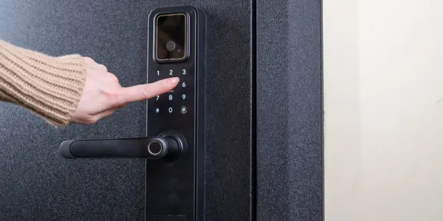 Pilihan Smart Door Lock dengan Teknologi Modern yang Bikin Rumah Lebih Aman dan Nyaman 9