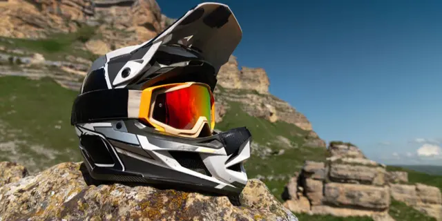 Helm Full Face Terbaik yang Wajib Masuk Wishlist, Berkendara Makin Aman dan Stylish 6