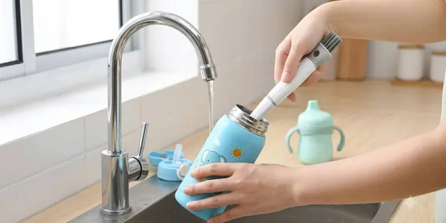 Jangan Asal Pilih! Ini Sikat Pembersih Botol yang Efektif Membersihkan Tumbler Anak dengan Maksimal 7