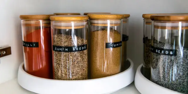 Jangan Asal Simpan! Ini Deretan Toples Bumbu Dapur yang Bantu Bahan Masakan Lebih Awet 2