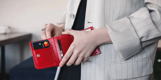 Cari Dompet Kartu Wanita Terbaik? Ini Rekomendasi yang Praktis dan Stylish 4
