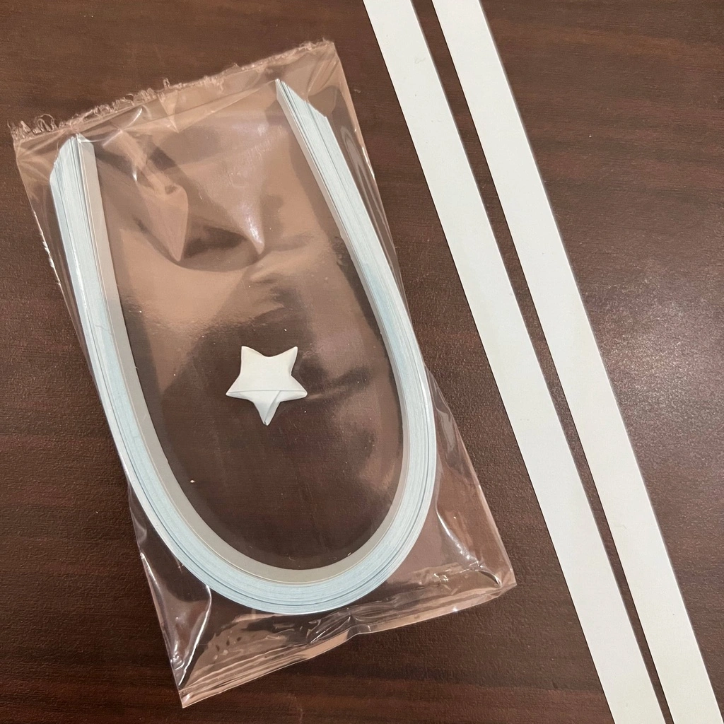 Kertas Bintang Star Paper Putih White Origami Lipat Motif Warna Warni quilling quiling Papercraft Craft Crafting DIY Handcraft Kerajinan Prakarya Art Color Seni Kesenian Kertakes Alat Perlengkapan Stationery Home Stuff Dekor Hiasan Tri Tunggal Malang