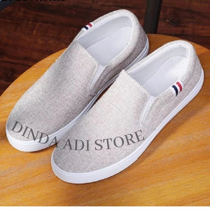 Dinda Sepatu Wanita Slip On Kanvas Korea Trendy model 2024 simple warna krem dan hitam ukuran 36-40