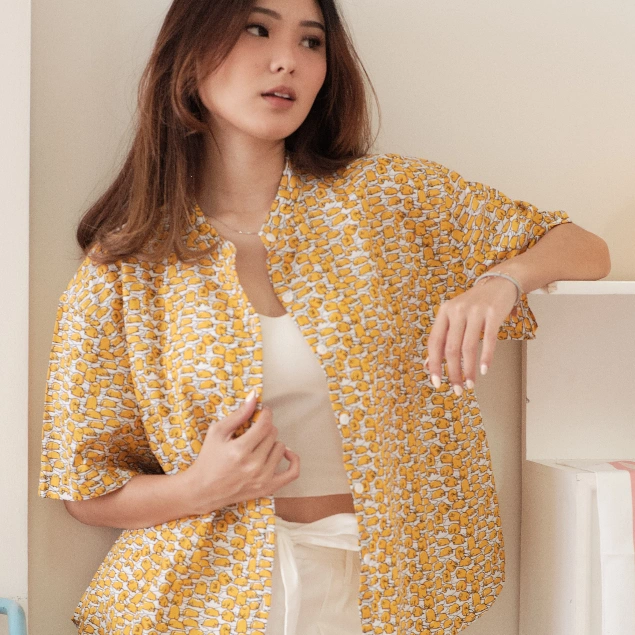 Oota Beachwear GUDETAMA Baju Blouse Kemeja Atasan Wanita Kerah Chang Yi Print