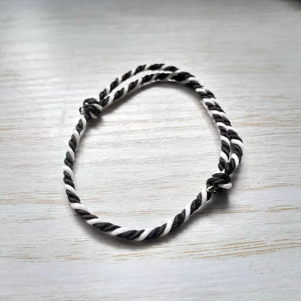 Gelang vintage Tridatu Hitam Putih Simpel Estetetik Bracelets