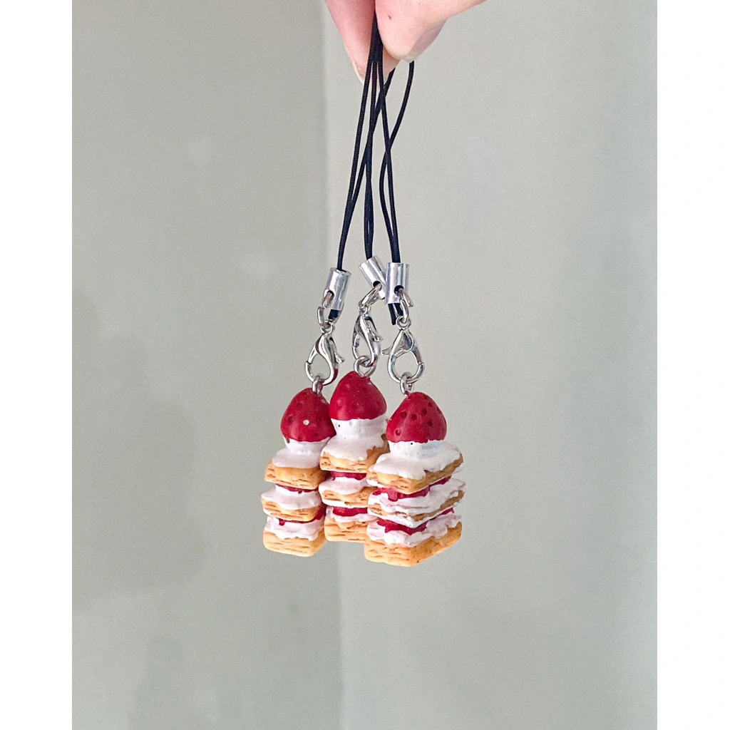 gantungan hp | gantungan tas lucu | gantungan kue stroberi