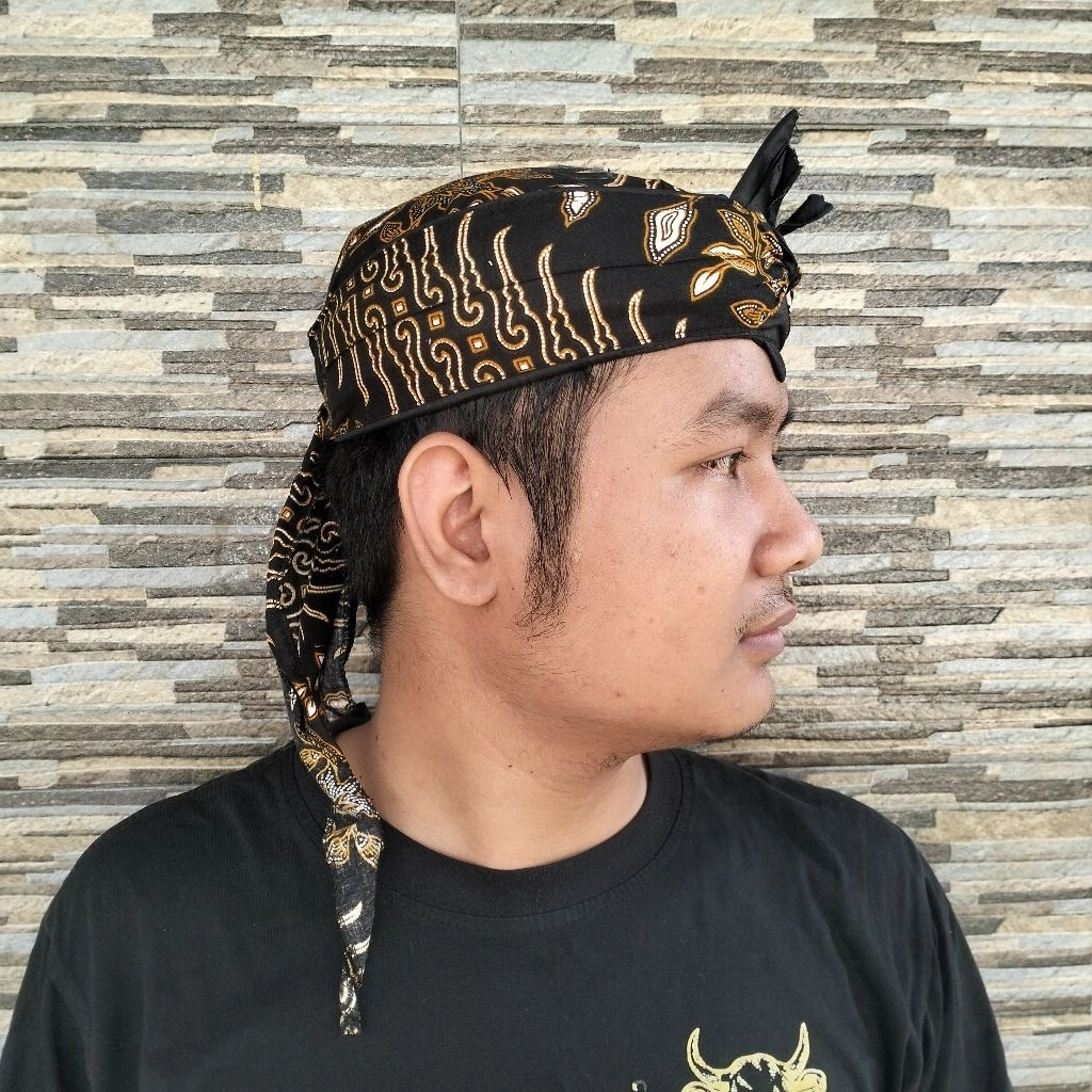 Topi Blangkon laki laki model ikat Sunda Jawa kekinian corak batik Nusantara