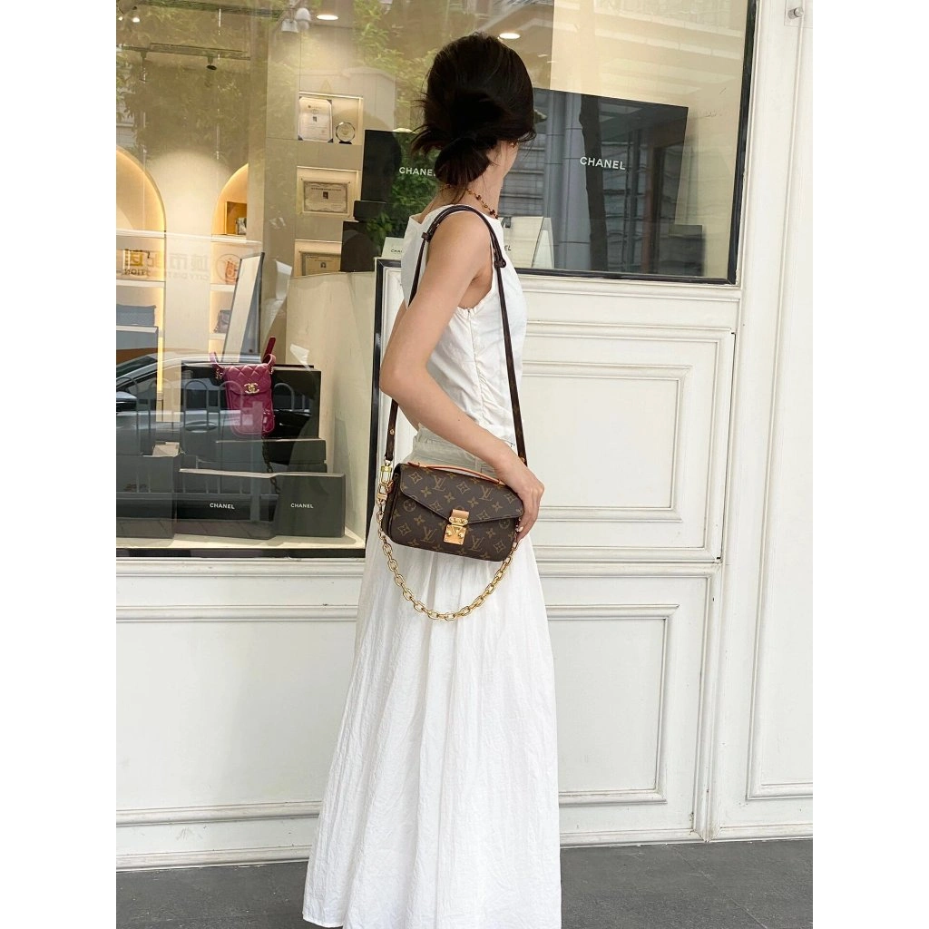 new EAST West vintage chain messenger bag single shoulder crossbody carrying women's bag